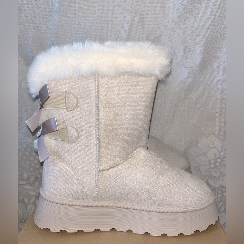 Brand new light pink platform faux fur boots with bows